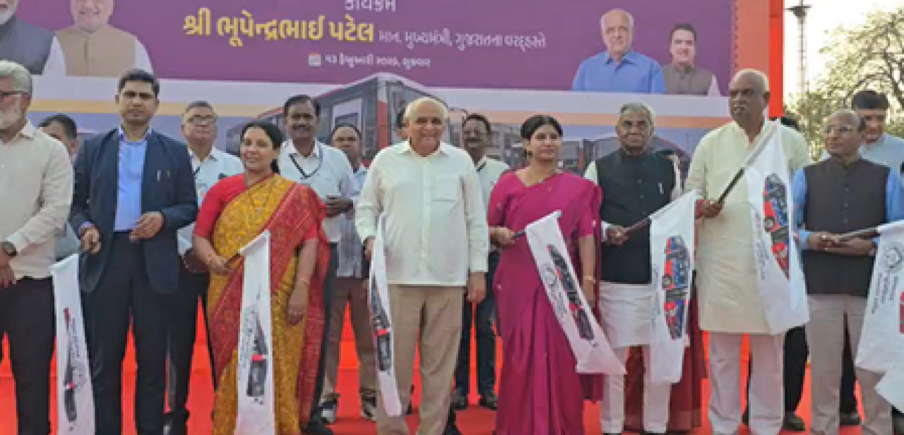 ગુજરાત: મુખ્યમંત્રી ભૂપેન્દ્ર પટેલે અમદાવાદમાં ઇ-બસોની શરૂઆત કરી
