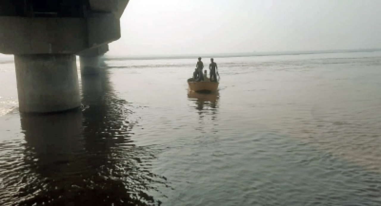 ਬਿਹਾਰ: ਦਰਭੰਗਾ ਵਿੱਚ ਕੋਸੀ ਨਦੀ ਵਿੱਚ ਪਲਟੀ ਕਿਸਾਨਾਂ ਦੀ ਨਾਵ, ਕਿਸ਼ੋਰੀ ਸਮੇਤ ਤਿੰਨ ਲਾਪਤਾ ਬਿਹਾਰ: ਦਰਭੰਗਾ ਵਿੱਚ ਕੋਸੀ ਨਦੀ ਵਿੱਚ ਪਲਟੀ ਕਿਸਾਨਾਂ ਦੀ ਨਾਵ, ਕਿਸ਼ੋਰੀ ਸਮੇਤ ਤਿੰਨ ਲਾਪਤਾ