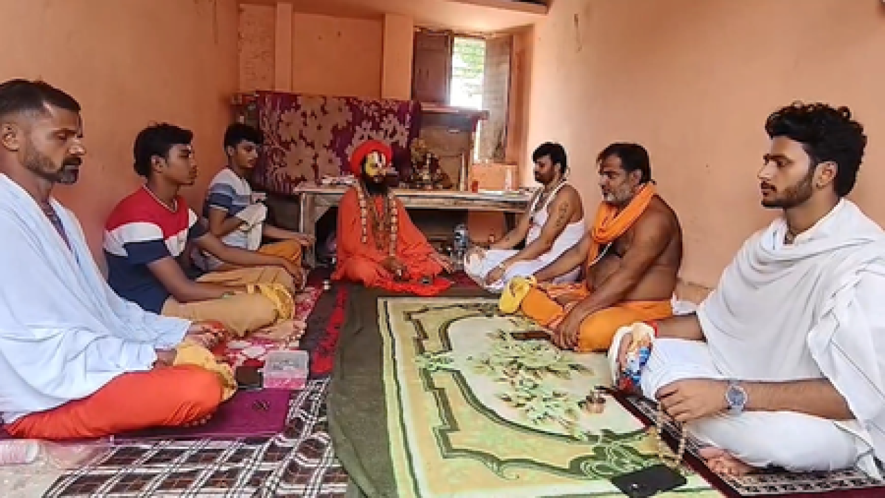 ਰਾਮ ਮੰਦਰ ਟਰਸਟ ਦੀ ਬੈਠਕ ਤੋਂ ਪਹਿਲਾਂ ਧਾਰਮਿਕ ਅਨੁਸ਼ਠਾਨ, ਚੰਪਤ ਰਾਏ ਦੀ ਦੁਬਾਰਾ ਨਿਯੁਕਤੀ ਲਈ ਸੰਤਾਂ ਦੀ ਪ੍ਰਾਰਥਨਾ ਰਾਮ ਮੰਦਰ ਟਰਸਟ ਦੀ ਬੈਠਕ ਤੋਂ ਪਹਿਲਾਂ ਧਾਰਮਿਕ ਅਨੁਸ਼ਠਾਨ, ਚੰਪਤ ਰਾਏ ਦੀ ਦੁਬਾਰਾ ਨਿਯੁਕਤੀ ਲਈ ਸੰਤਾਂ ਦੀ ਪ੍ਰਾਰਥਨਾ