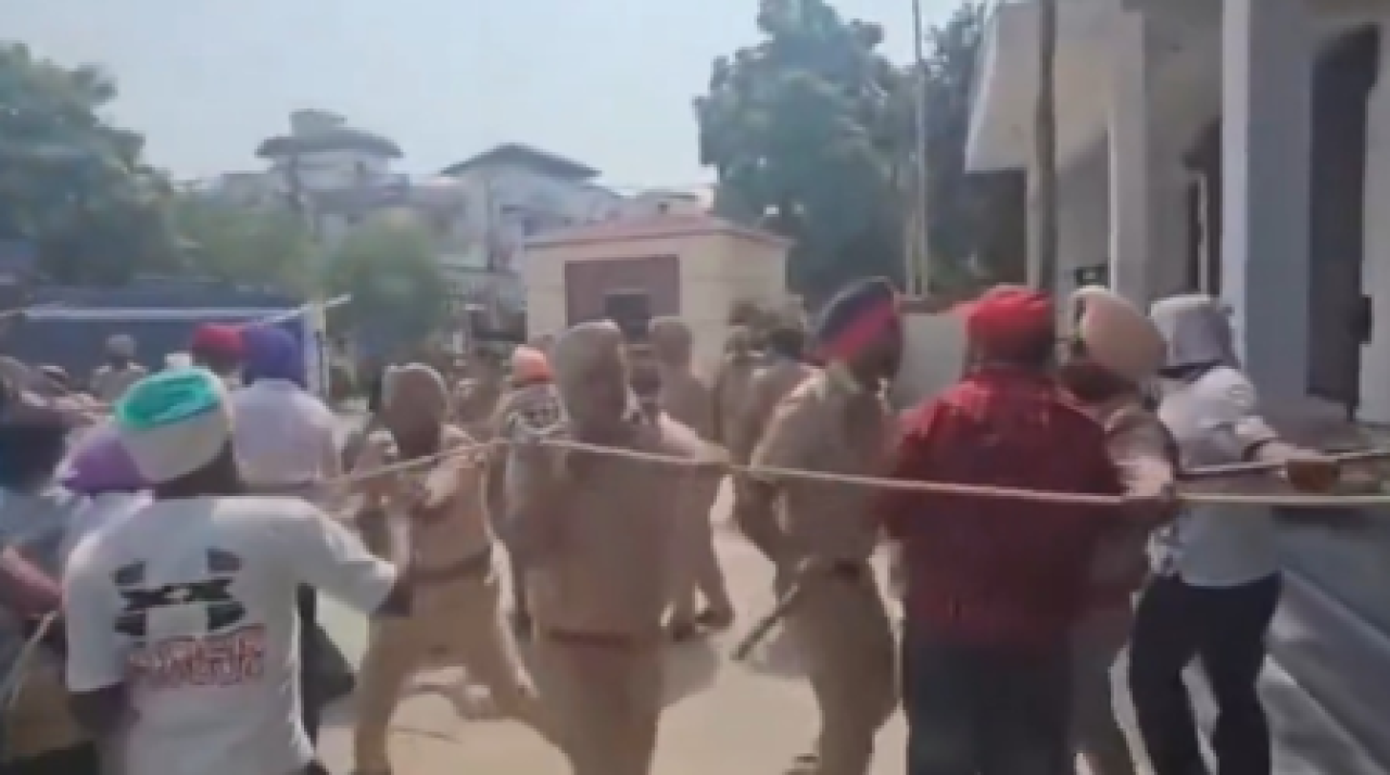ਸੁਖਬੀਰ ਸਿੰਘ ਬਾਦਲ ਦਾ ਭਗਵੰਤ ਮਾਨ ਸਰਕਾਰ ਤੇ ਹਮਲਾ ਸੁਖਬੀਰ ਸਿੰਘ ਬਾਦਲ ਦਾ ਭਗਵੰਤ ਮਾਨ ਸਰਕਾਰ ਤੇ ਹਮਲਾ